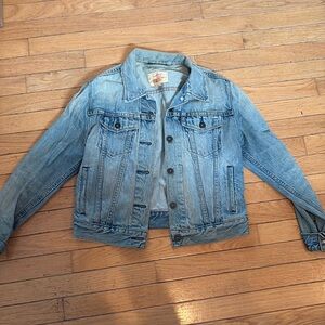 Levi's denim jacket size M women's